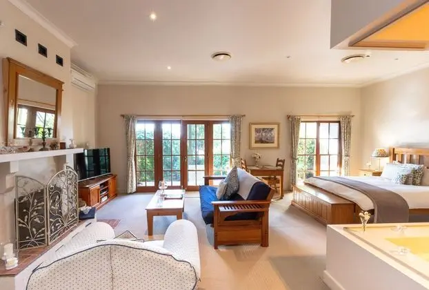 STRATHEARN PARK LODGE