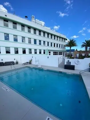 Streamline Hotel - Havuz
