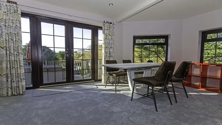 Streamways Nr Croyde 6 Bedroom, Sleeps 12-16, Hot Tub - Oda Düzeni