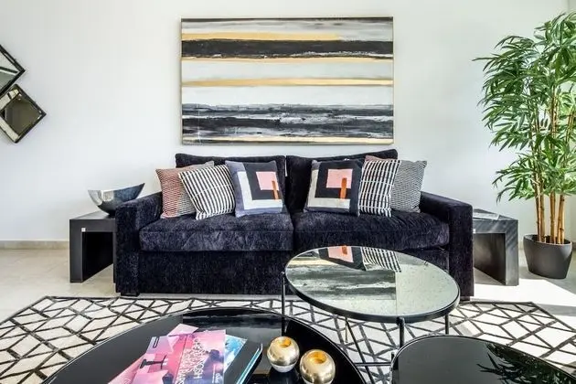 Striking 1BR in Dubai Marina - Minutes From Beach - İç Mekan