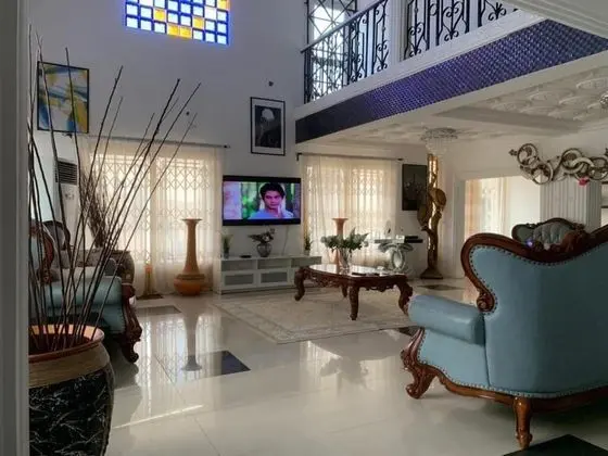 Striking 4-bed Gated House in Awoshie - Oda Düzeni