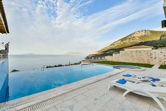 Villa with Striking views over the infinity Pool - Öne Çıkan Resim