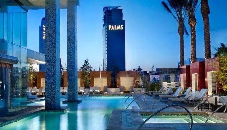 StripViewSuites at Palms Place - Havuz