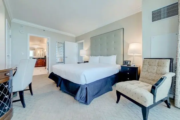 StripViewSuites at Signature - Oda