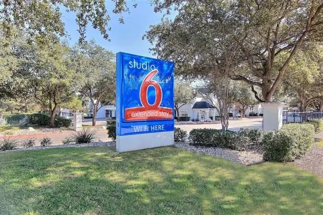 Studio 6 Austin, TX - Midtown - Dış Mekan