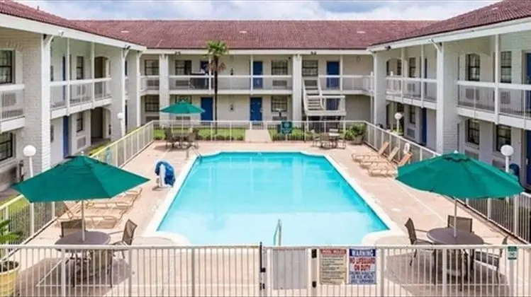Studio 6 Baytown, TX - Garth Road - Havuz