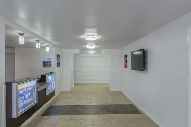 Studio 6 Baytown, TX - Garth Road - Lobi