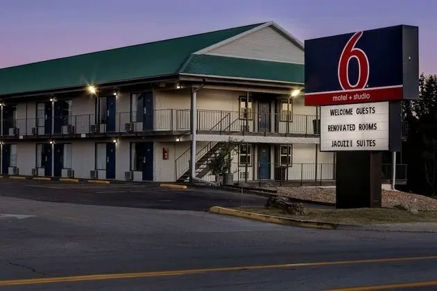 Studio 6 Branson West, Mo – Silver Dollar City