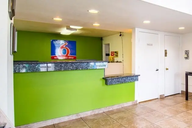 Studio 6 Cypress, CA - Lobi