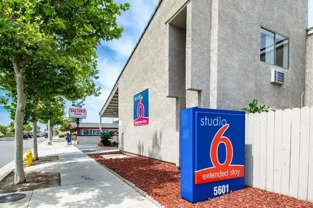Studio 6 Cypress, CA - Öne Çıkan Resim