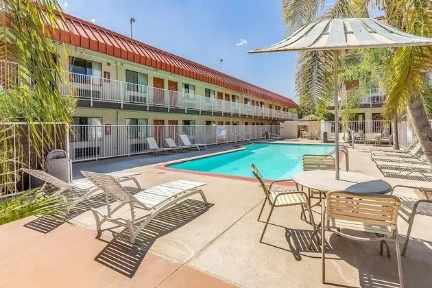 Studio 6 Fresno, CA - Extended Stay - Havuz