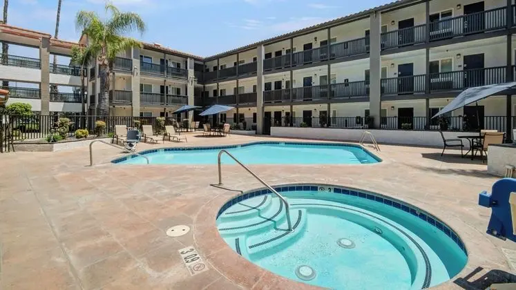 Studio 6 Ontario, Ca - Convention Center - Airport - Havuz