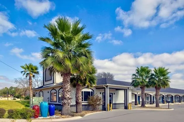 Studio 6 Pleasanton, TX - Dış Mekan