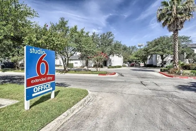 Studio 6 San Antonio, TX - Medical Center