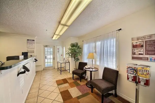 Studio 6 San Antonio, TX - Six Flags - Yerinde Yemek