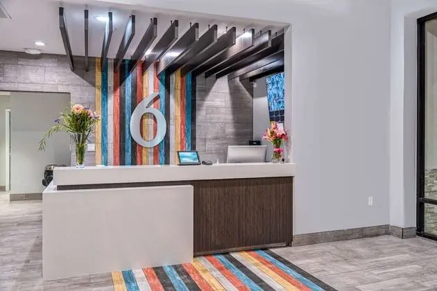 Studio 6 Suites – Stockton, CA – Waterfront - Lobi