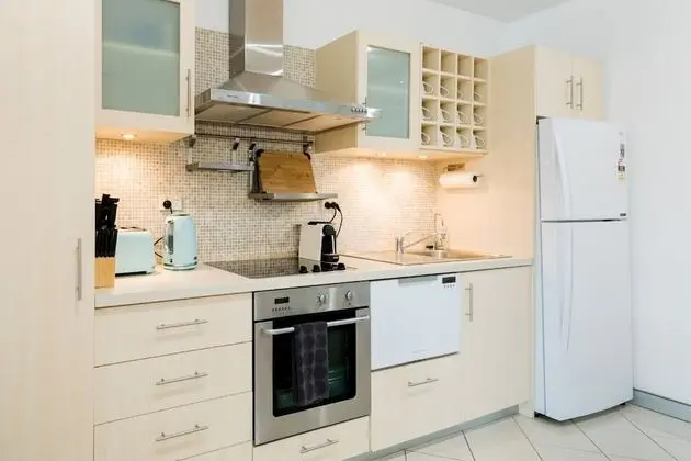 Studio 64 Oyster Bay Modern 3 Bedroom - Mutfak