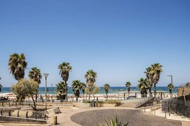 Studio Apartment with Balcony near Beach