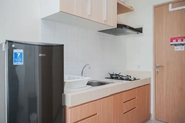 Studio Apartment With Cozy Design At B Residence - Mutfak