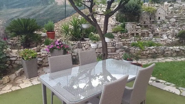 Studio Apartment with garden