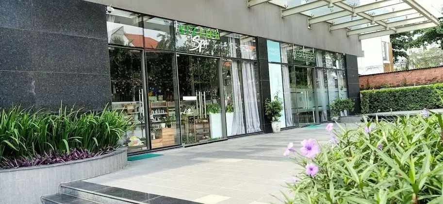 Studio Apartment near Airport - Spa