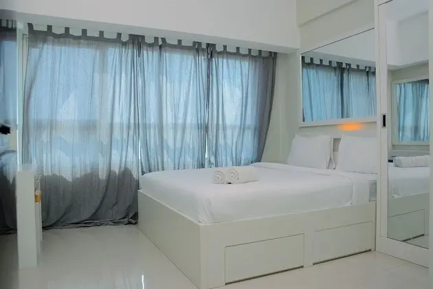 Studio Apartment at The Springlake View Summarecon with Mall View - Oda