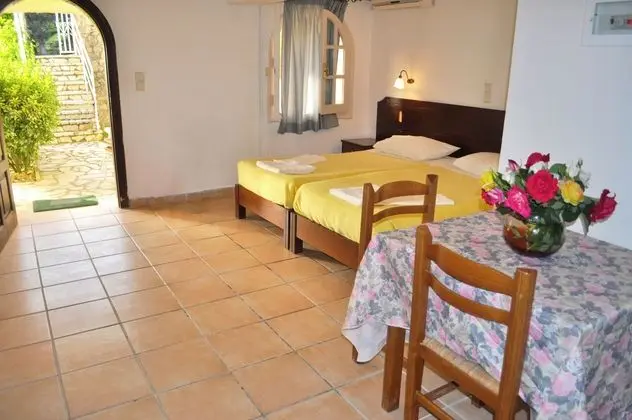Studio Apartments Maria With Pool - Agios Gordios Beach - Yerinde Yemek