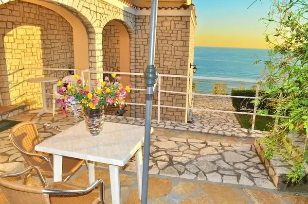 Studio Apartments Maria With Pool and Amazing View - Agios Gordios Beach - Dış Mekan