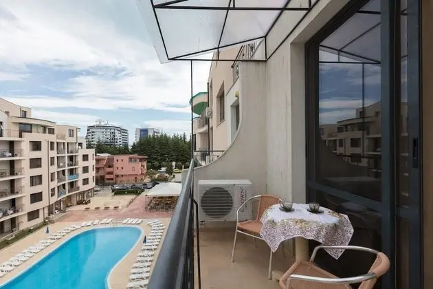 Studio with Balcony and Pool View