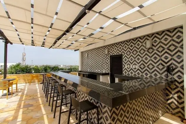 Studio Close to 5th Av w Amazing Roof Pool View, Gym, Spa and More - Yerinde Yemek