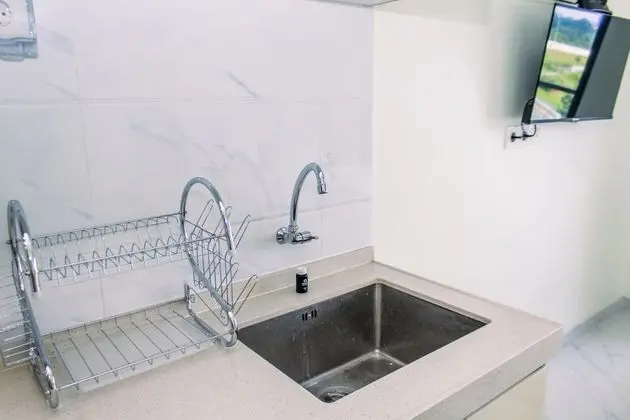 Studio With Cozy Design At Sky House Bsd Apartment - Mutfak