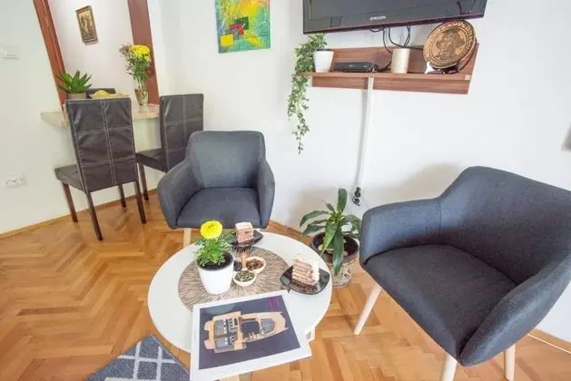 Studio Flat With View Near Beach in Tivat - Oda