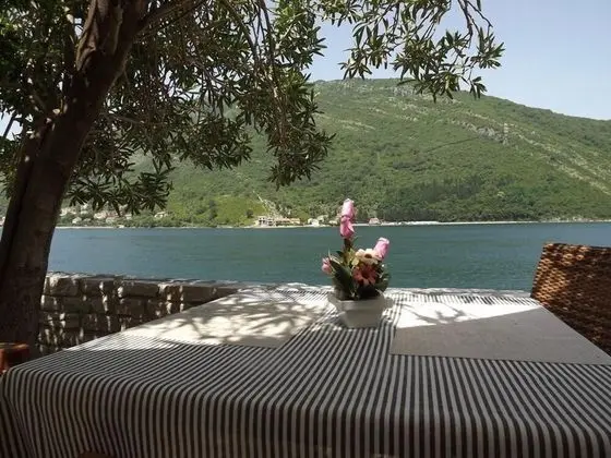 Studio Flat With View Near Kotor Bay in Tivat - Oda