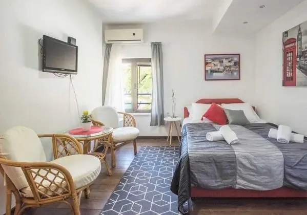 Studio Flat With View Near Kotor Bay in Tivat - Oda