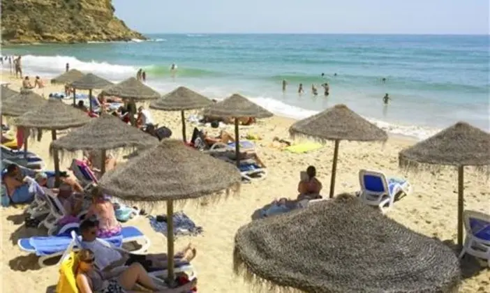 Studio Free Parking 300m Walking to Beach Burgau
