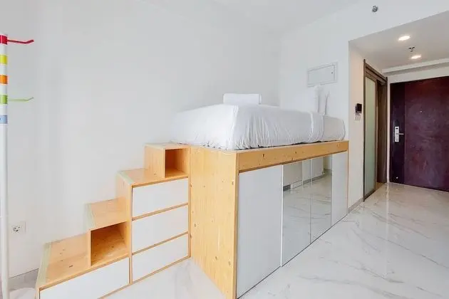 Studio Full Furnished With Comfy Design At Sky House Bsd Apartment - Oda