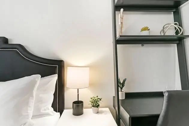 Studio in the Heart of Lakeview