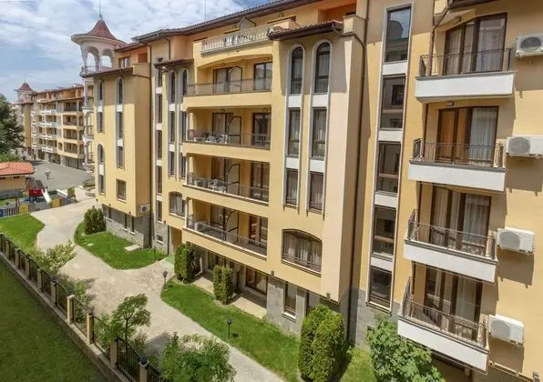 Studio with Kitchenette in Avalon Complex