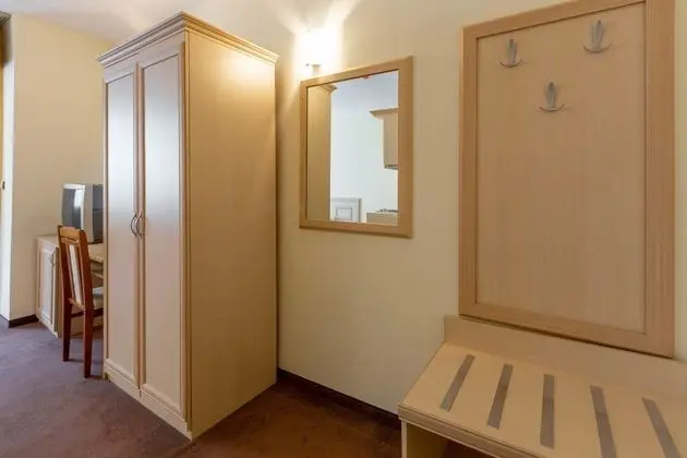 Studio with Kitchenette in Avalon Complex - Lobi