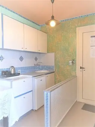 Studio Quiet And Peaceful And Very Relaxing With Kitchen, Shared Pool and Ac - İç Mekan