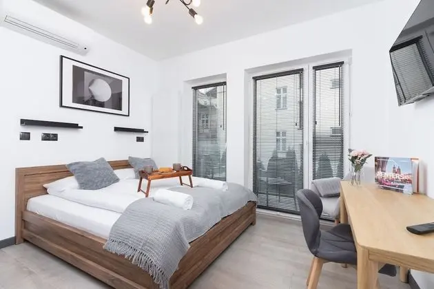 Studio Rakowicka 14 by Renters