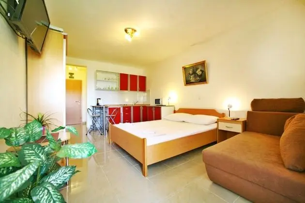 Studio With Sea View for 23 People by the Water