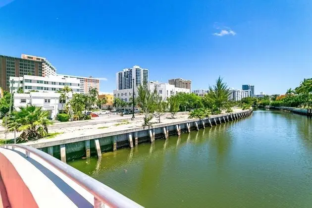 Studio Townhouse 2 blocks from Beach - Dış Mekan