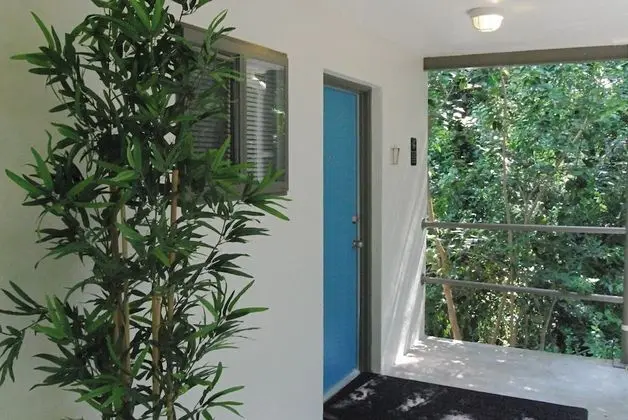 Studios On 25th by BCA Furnished Apts - Lobi