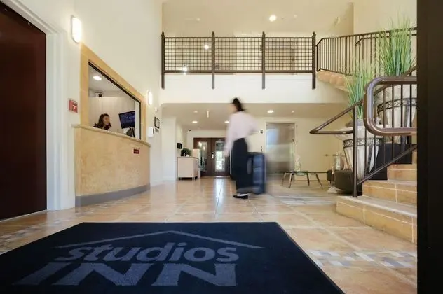 Studios Inn - Lobi