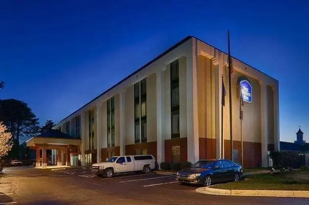 Studios & Suites 4 Less Western Branch