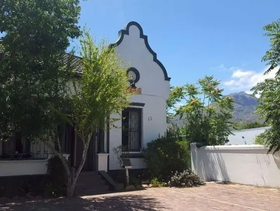 STUMBLE INN BACKPACKERS LODGE