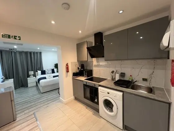 Stunning 1-bed Apartment in Harrow With Parking - Mutfak