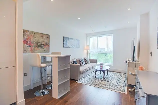 Stunning 1-bed Apartment in Lincoln Plaza