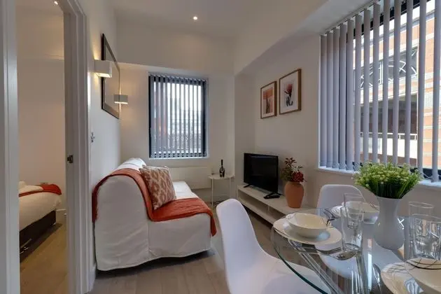 Stunning 1-bed Apartment in Slough - Yerinde Yemek